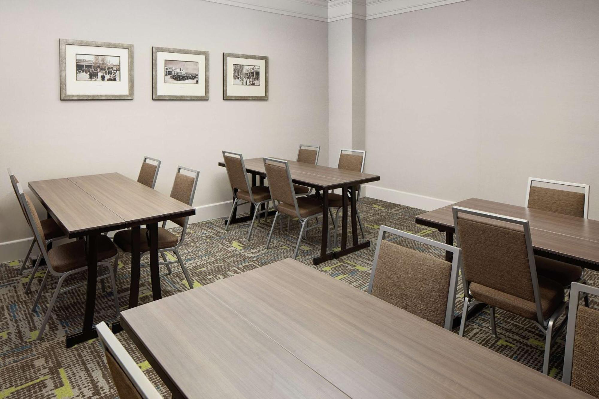 Hampton Inn Louisville Downtown Экстерьер фото