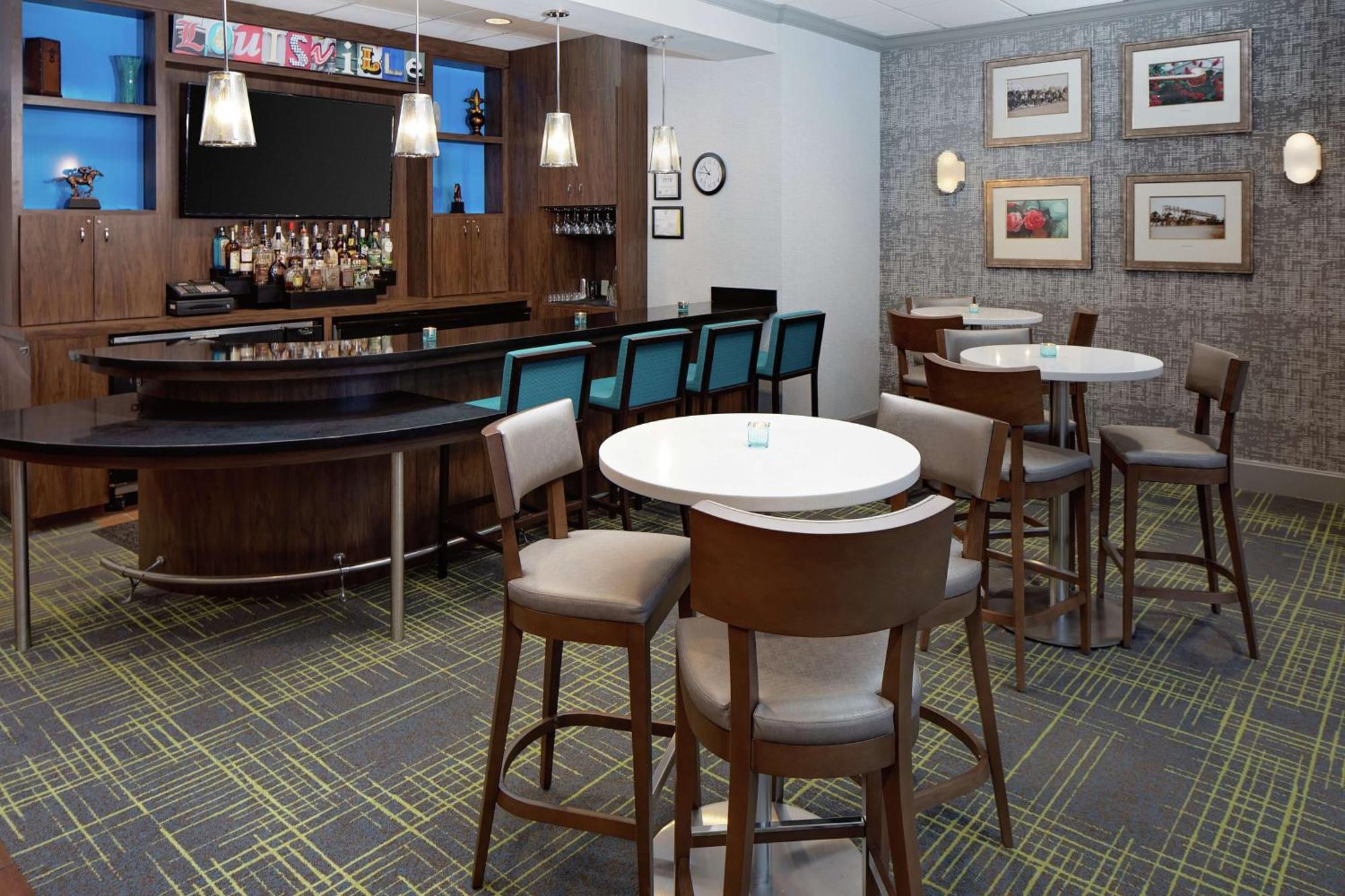Hampton Inn Louisville Downtown Экстерьер фото